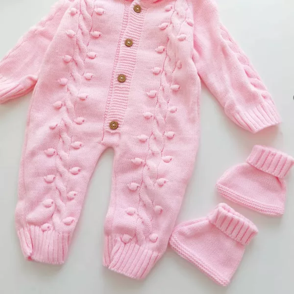 Grenouillère avec capuche et chaussettes bébé en laine tricoté